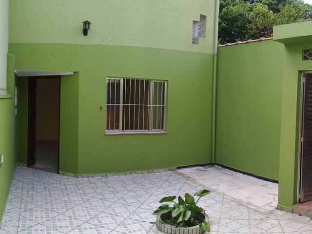 Quintal com churrasqueira